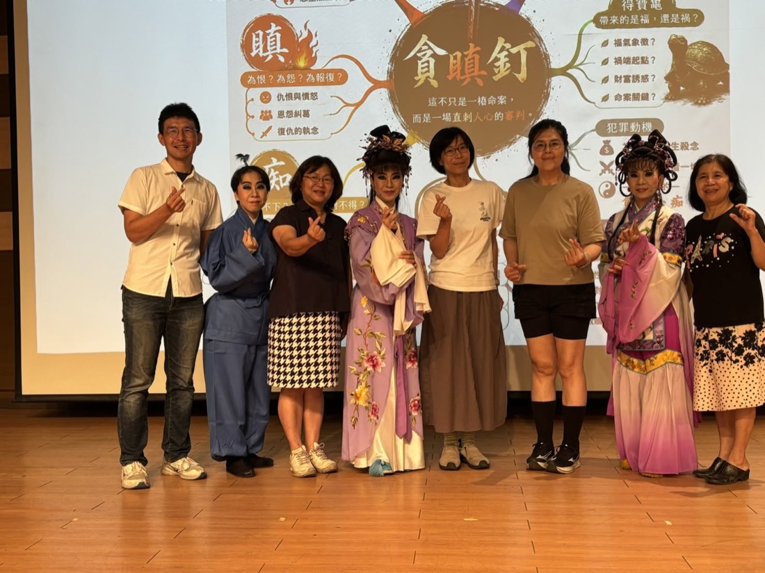 Taiwanese opera troupe on campus 歌仔戲團蒞校演出