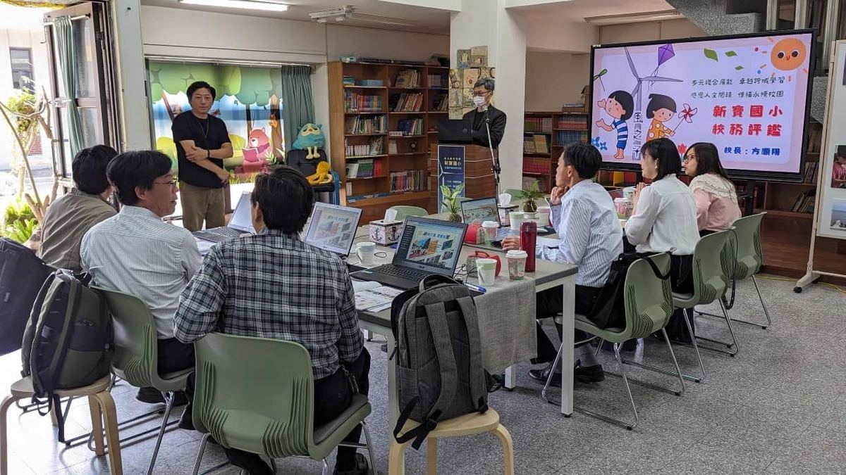 Principal Fang presenting at the school evaluation meeting · 方順陽校長主持校務評鑑簡報