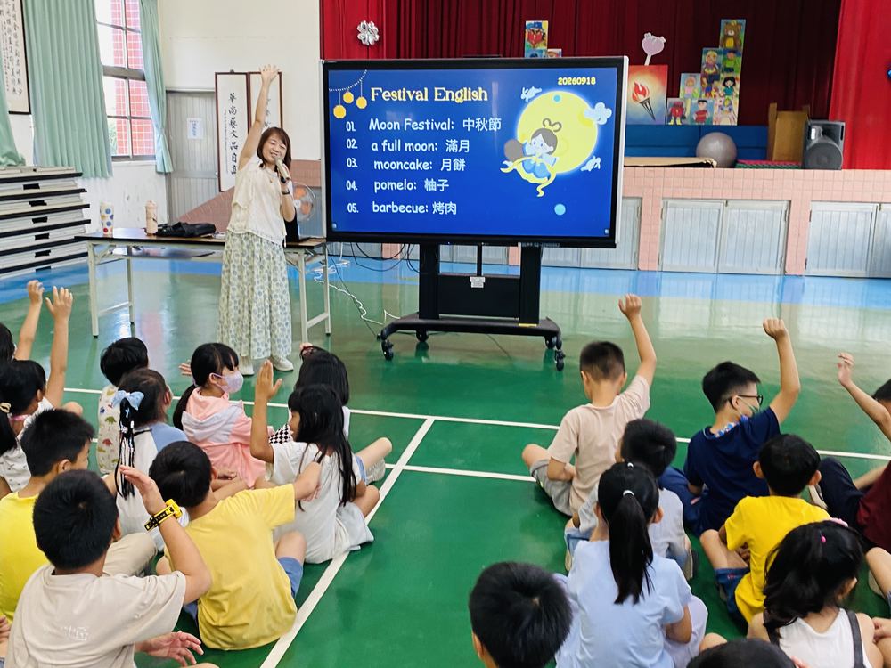 螢幕上列出中秋節的英文單字 Mid-Autumn Festival English words on the screen