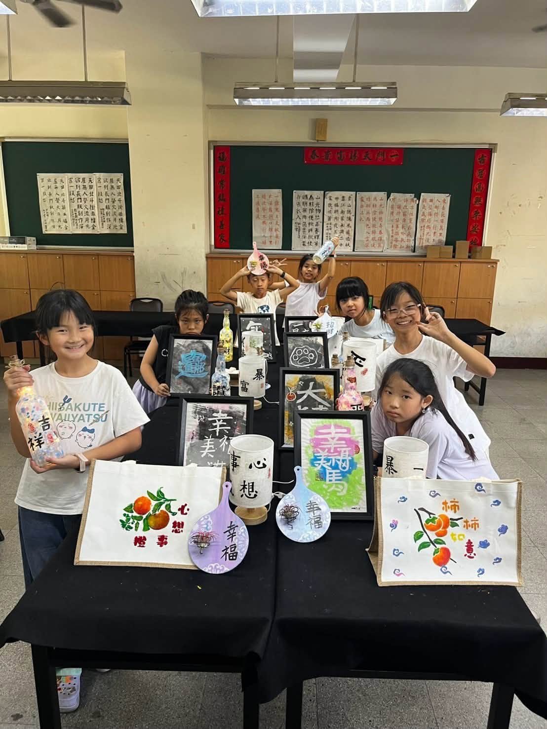 新庄國小學生展示藍染手作作品