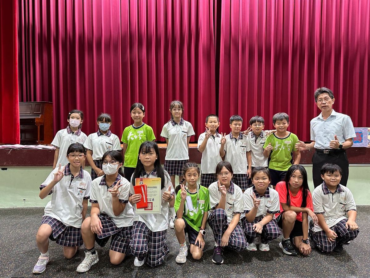 Tachu Elementary awards ceremony on the school stage 大竹國小頒獎典禮舞台