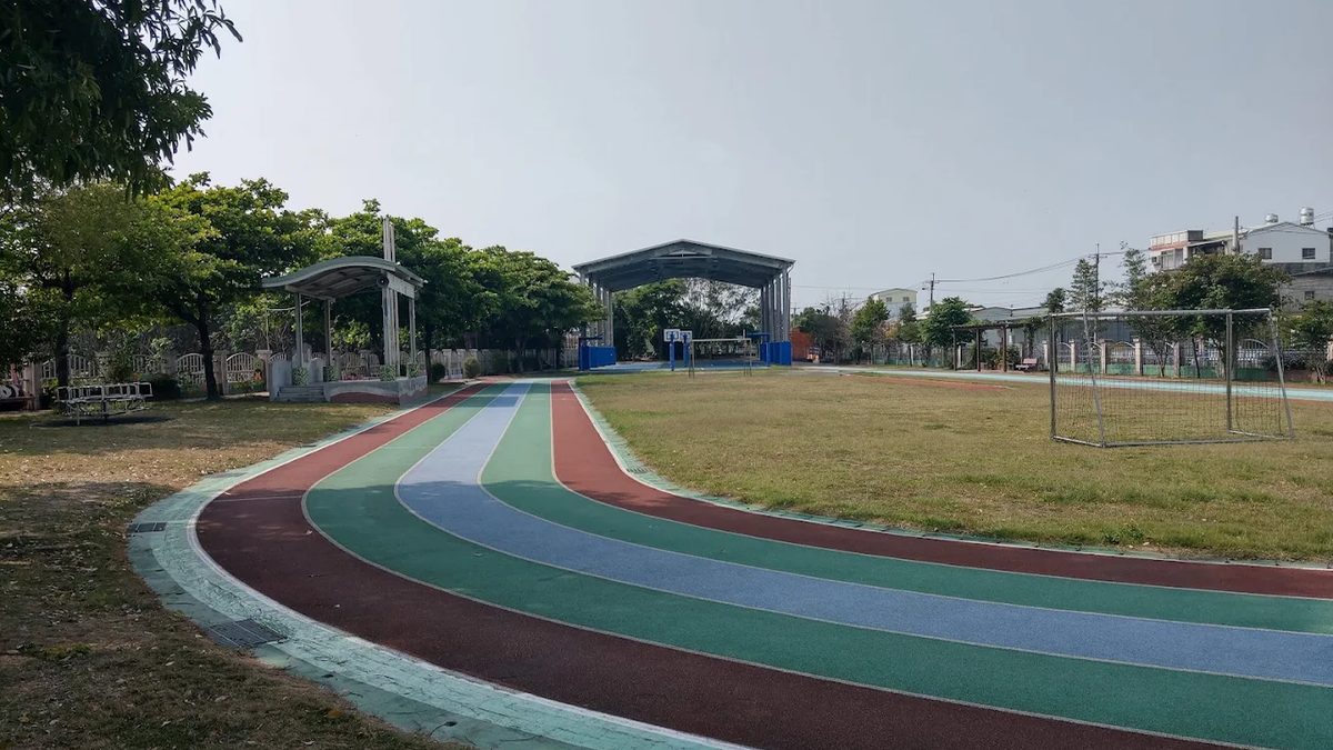 太平國小彩虹跑道與半戶外舞台