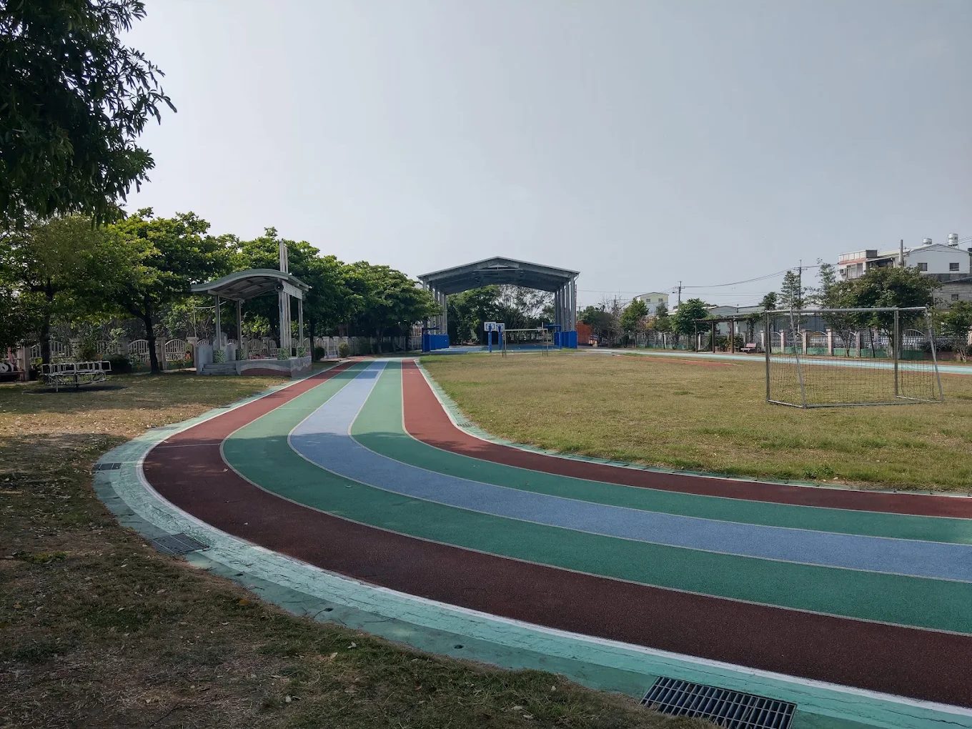 太平國小彩虹跑道與半戶外球場 Taiping Elementary rainbow running track
