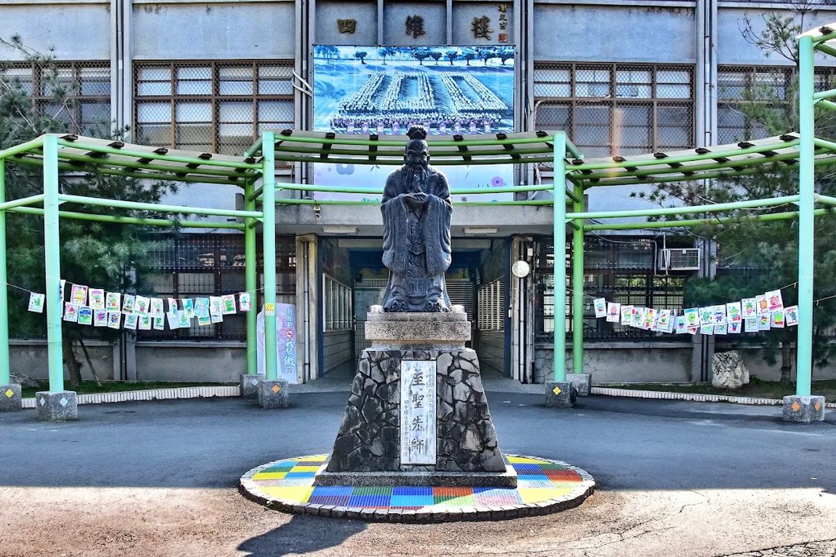 田中國小至聖先師孔子像