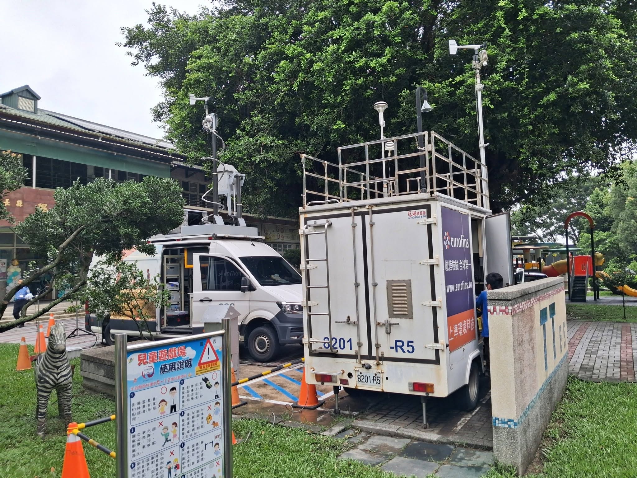 Air quality monitoring vehicles at Tiantou campus