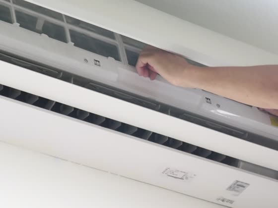 冷氣機（air conditioner）——萬來國小實拍