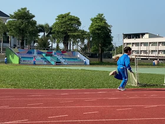 操場；草地（field）——萬來國小實拍