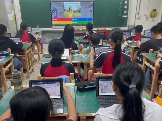 筆記型電腦（laptop）——萬來國小實拍