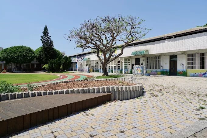 Wenchang Elementary School campus courtyard with deciduous tree and pavilion