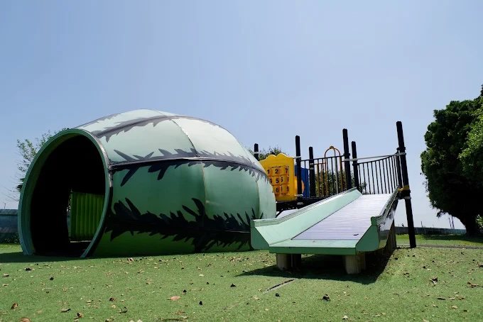 Giant watermelon-shaped green slide on the Wenchang Elementary School playground