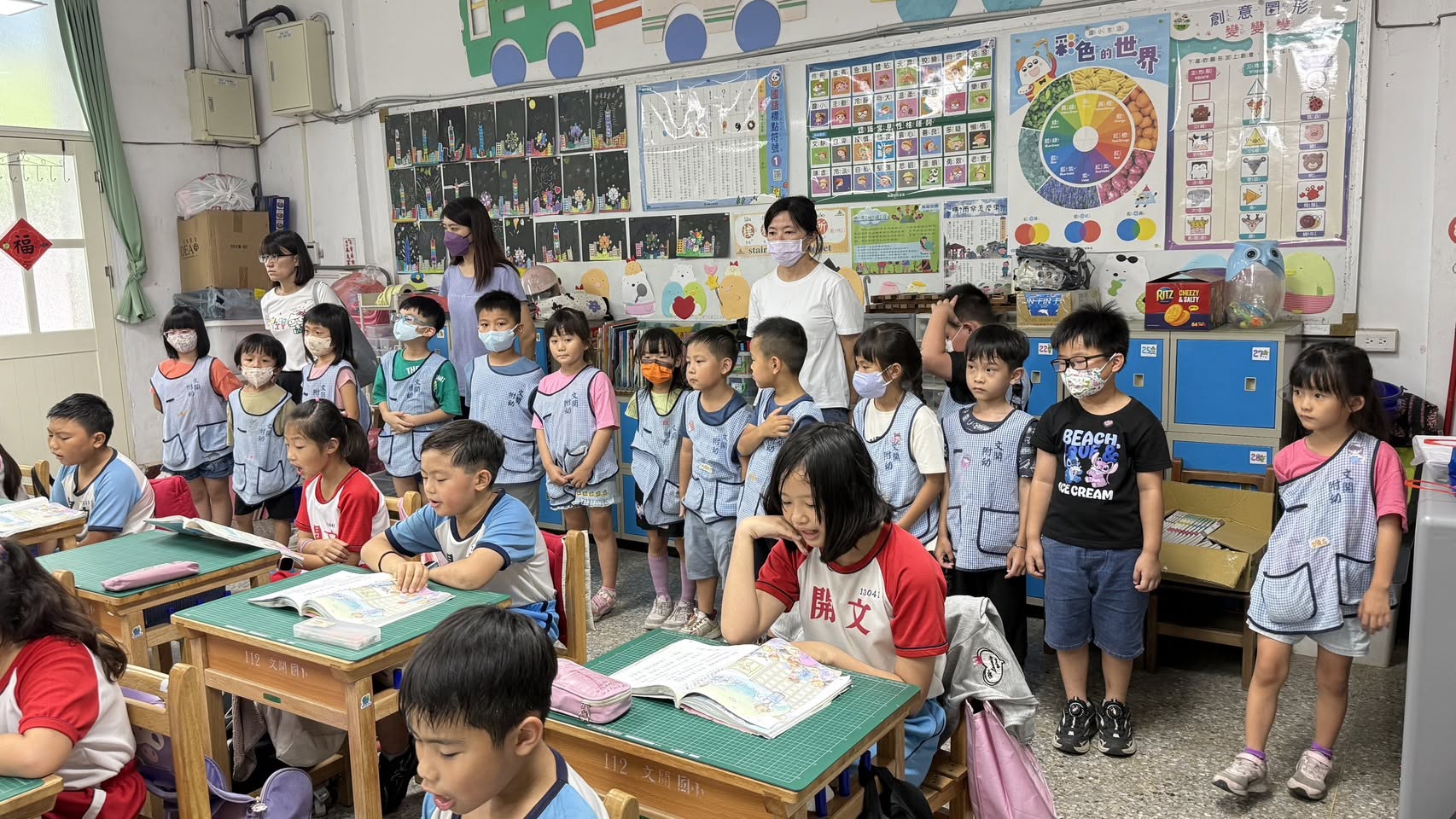 Kindergarten seniors lining up during their elementary classroom visit