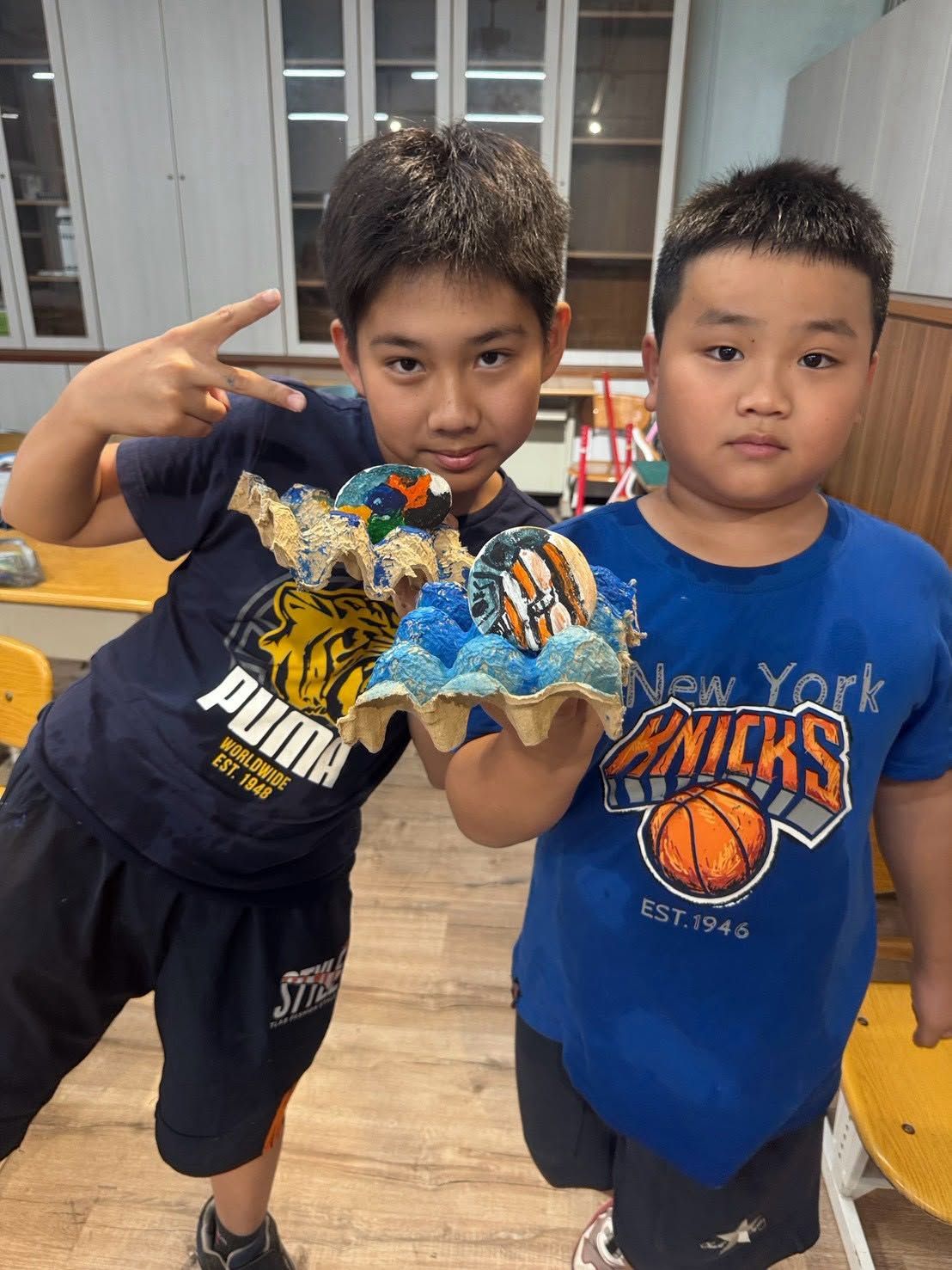 文德國小學生展示暑期美術營手作蛋盒彩繪作品