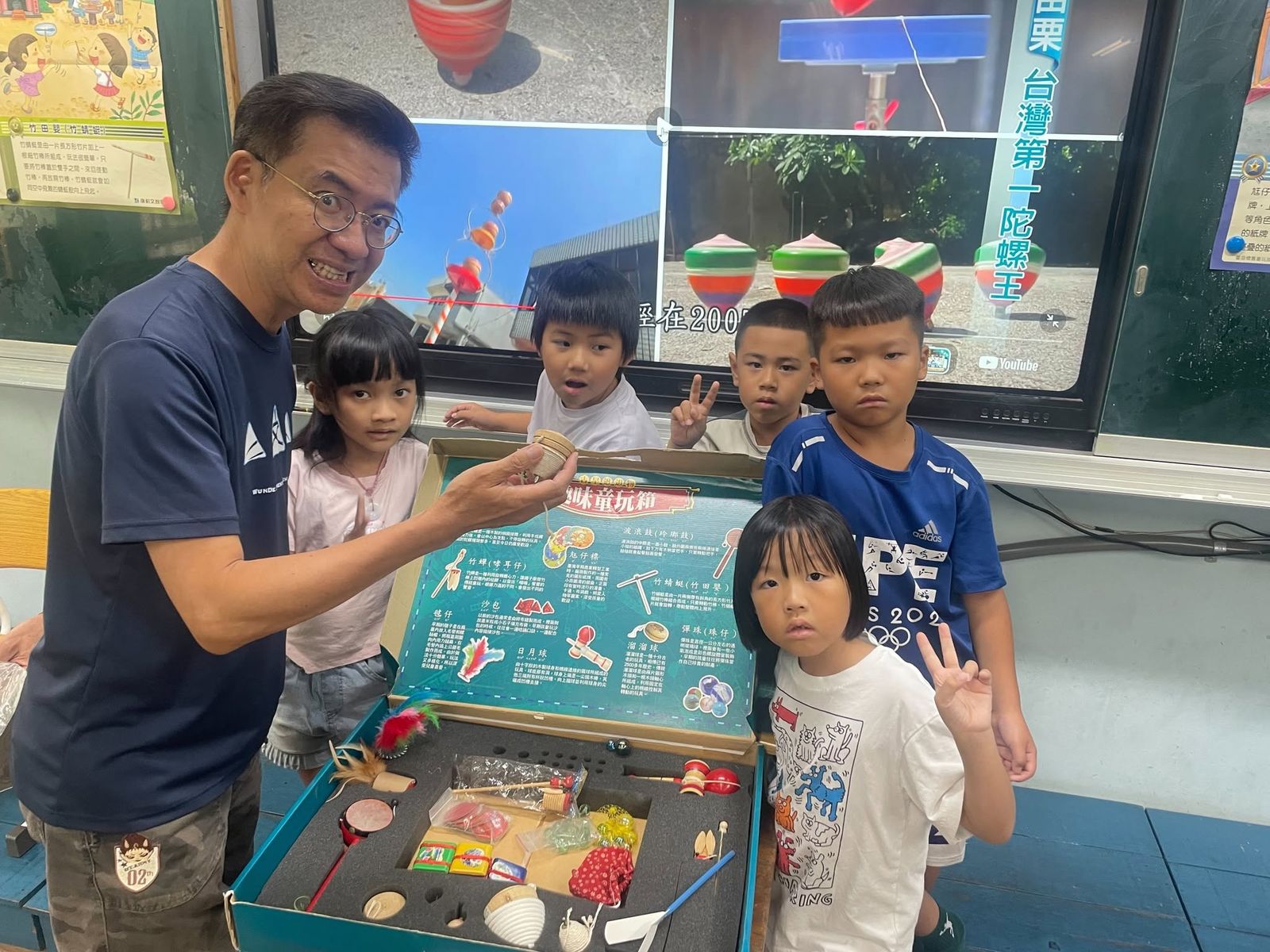 文德國小學生認識台灣傳統童玩童玩箱