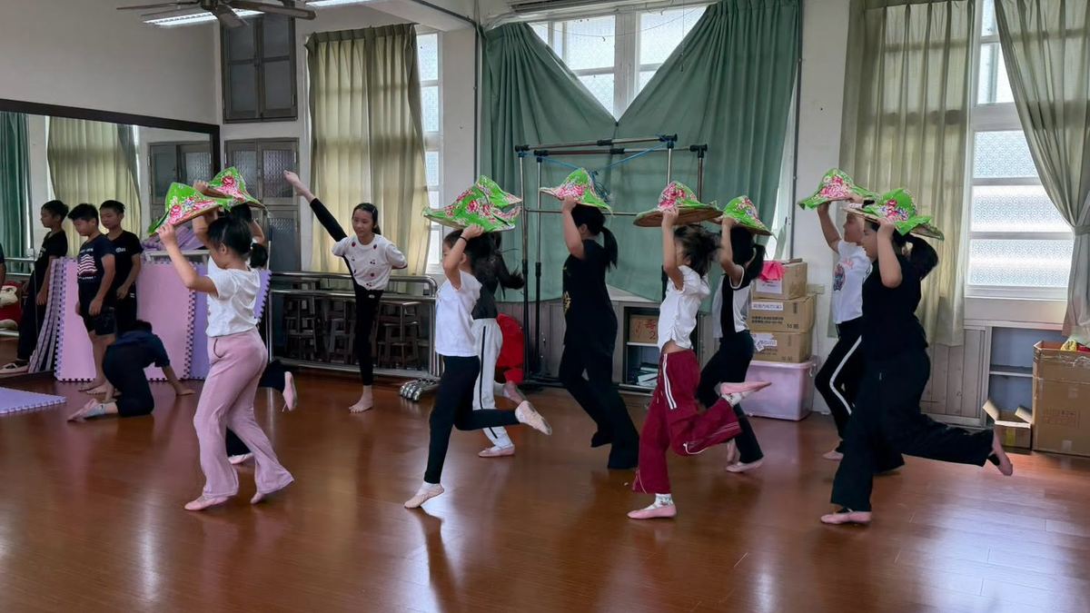 舞蹈隊暑假集訓：汗水與笑容