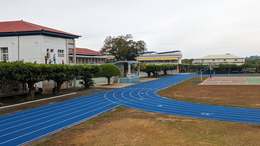源泉國小藍色跑道