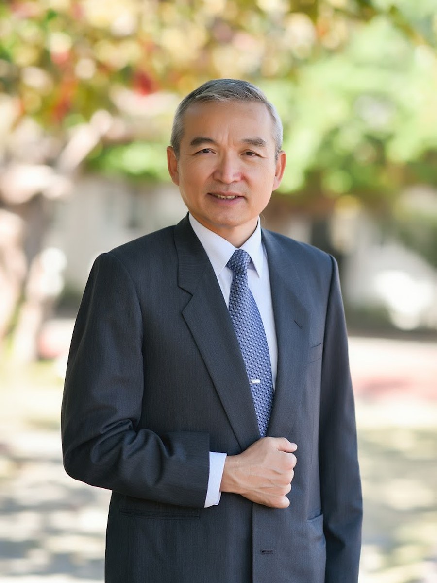 林振茂校長 · Principal Lin Chen-Mao